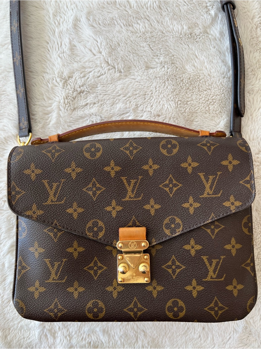 Authentic LV Pochette Métis Monogram Canvas Crossbody Bag Brown Gold Hardware